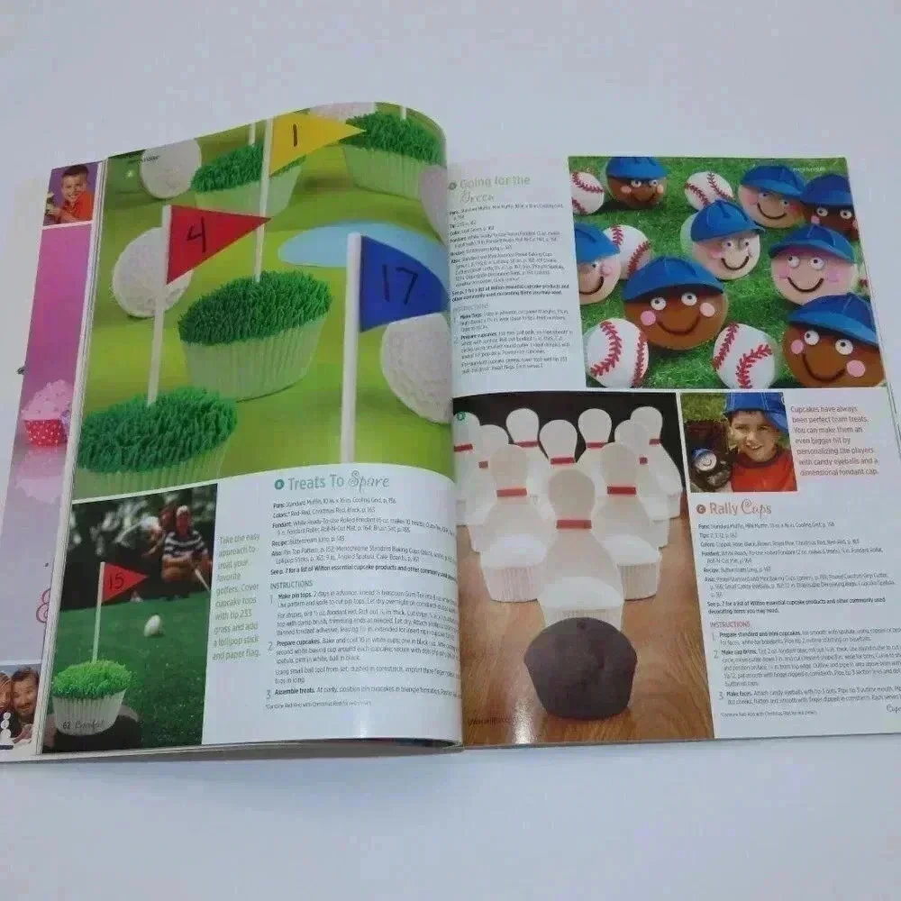 Wilton Cupcakes Book 2012 Featuring 320 Amazing Cupcakes Designs For You To Make